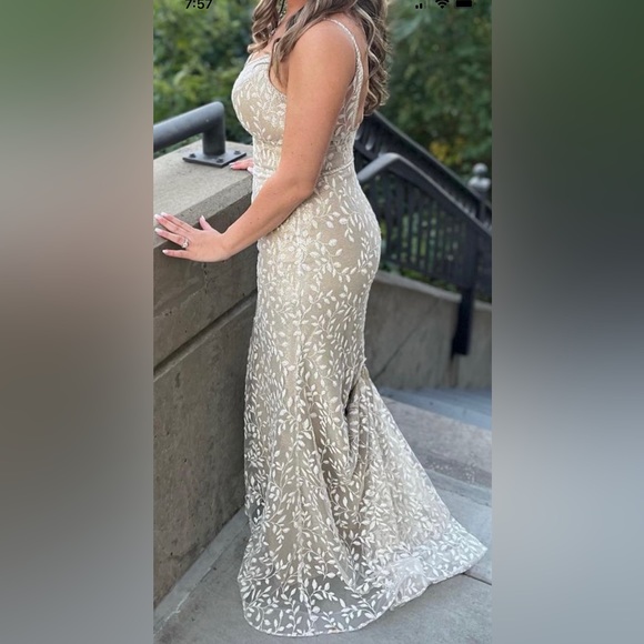 Champagne glitter gown - Picture 1 of 3